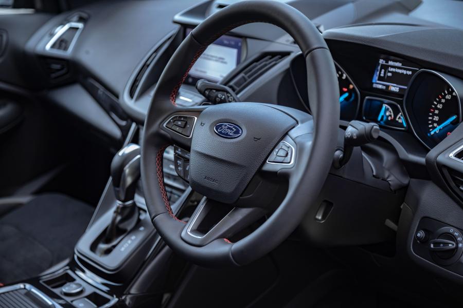 Панель приборов Ford Kuga ST-Line 2018 года  (ZA) (фото 32 из 35)